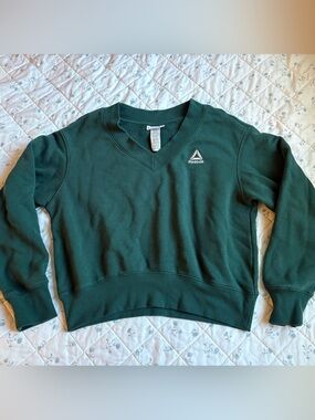 Reebok Forest Green Pullover Sweatshirt with Logo Tag